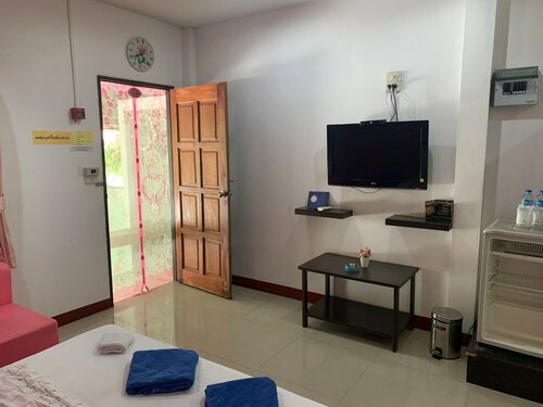 OYO 1057 Relax Resort, Забронировать Курортный отель Отели Бан-Чанг с парковкой, рядом с Ban Chang Hospital, Парковка