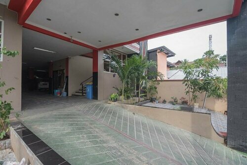 RedDoorz near E Walk Mall Balikpapan, Book Hotel Hotels in Kalimantan with Parking, Parking