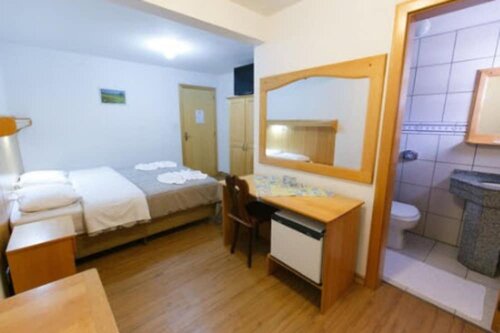 Hotel 13 Linden, Забронировать Отель Трези-Тилиас Санта-Катарина