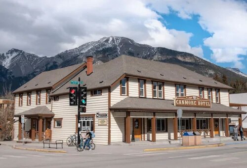 Canmore Hotel Hostel, Забронировать Отель Канмор Альберта