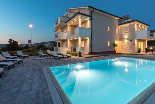 B&B Villa Maris Punat, Забронировать Отель Отели Пунат с бассейном, Бассейн