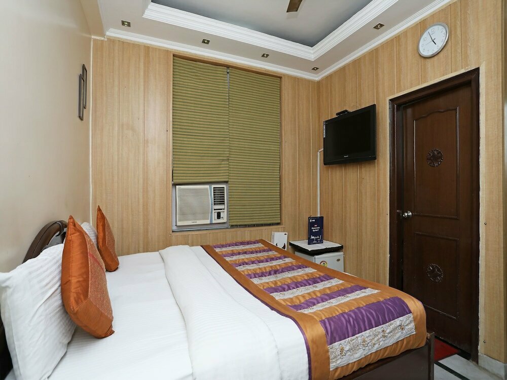 Oyo Hotel Sands Inn Near Bestech Central Square Mall