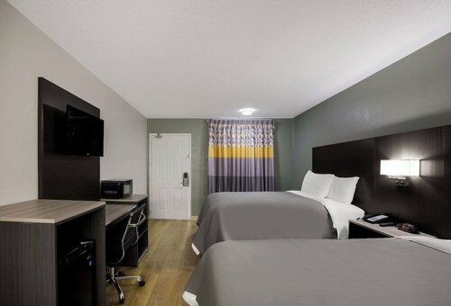 Quality Inn Tallahassee near University, Забронировать Отель Отели Панхэндл Флориды с парковкой, Парковка