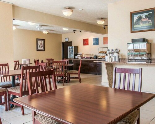 Comfort Inn Whitehall, Book Hotel Whitehall Michigan