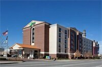 Holiday Inn Express & Suites Indianapolis Dtn-Conv Ctr Area, Забронировать Отель Отели Индианаполиса с парковкой, рядом с Католическая церковь Иоанна Крестителя, Парковка