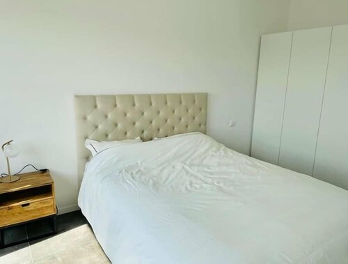 Large 1 bedroom with Terrace & Parking, Забронировать Апартаменты/квартира Отели Холлерих с парковкой, Парковка