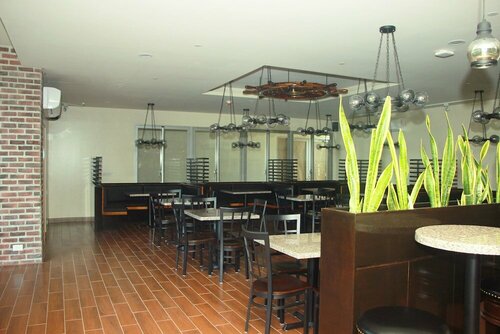 West Plaza Hotel at Lebuu Street, Boek Hotel 4-sterren hotels in Koror, 4*