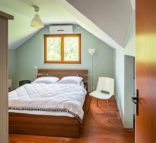 Roso 3 bedroom modern country house, Забронировать Дом для отпуска Отели Вильга с парковкой, Парковка