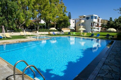 Prince of Lillies, 예약 호텔 Karteros 레딤노