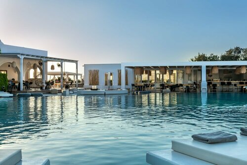 AMĀRIA Beach Resort by NOMÉE Hospitality Group, Забронировать Курортный отель Курортные отели Санторини, Курортный отель