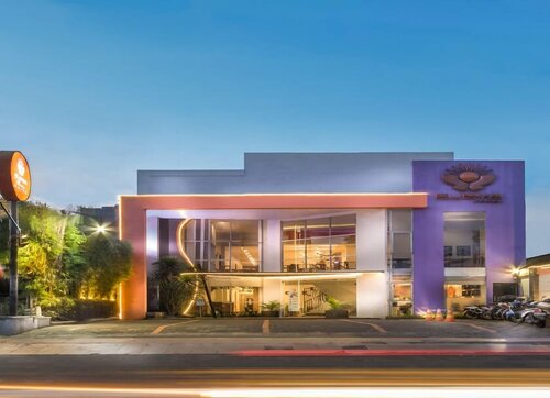 Hotel Surya, Rezerwuj Hotel Hotele w Semarang z parkingiem, w pobliżu Semarang Tawang Train Station, Parking