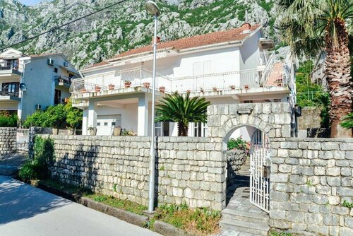 Waterfront Apartment Petrovina, Varaa Huoneisto Dobrota Kotor County