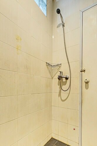 Sky Guesthouse, Réserver Hôtel Semarang Central Java, près de Entertainment Plaza