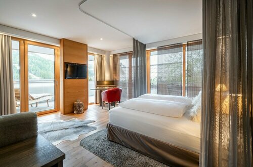 HUBERTUS Mountain Refugio Allgäu, Забронировать Отель Отели Бальдершванг с бассейном, Бассейн