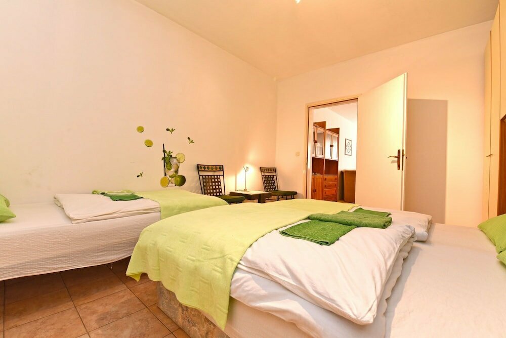 Apartment 1571