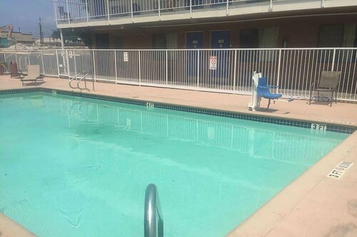 Travelodge by Wyndham San Antonio Lackland AFB North, Забронировать Мини-отель Сан-Антонио Bexar County