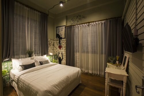 Azure Hostel Bangkok, Забронировать Хостел Отели Phra Nakhon с парковкой, рядом с Форт Пра-Сумен, Парковка
