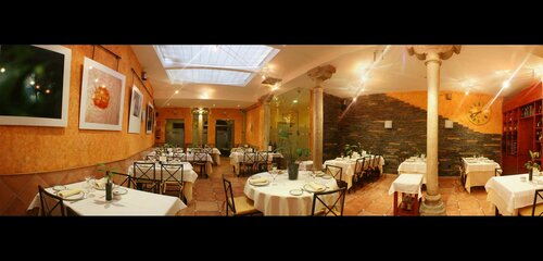 Hostal Restaurante Puerta del Alcázar, Забронировать Хостел Отели Провинции Авилы с завтраком, Завтраки