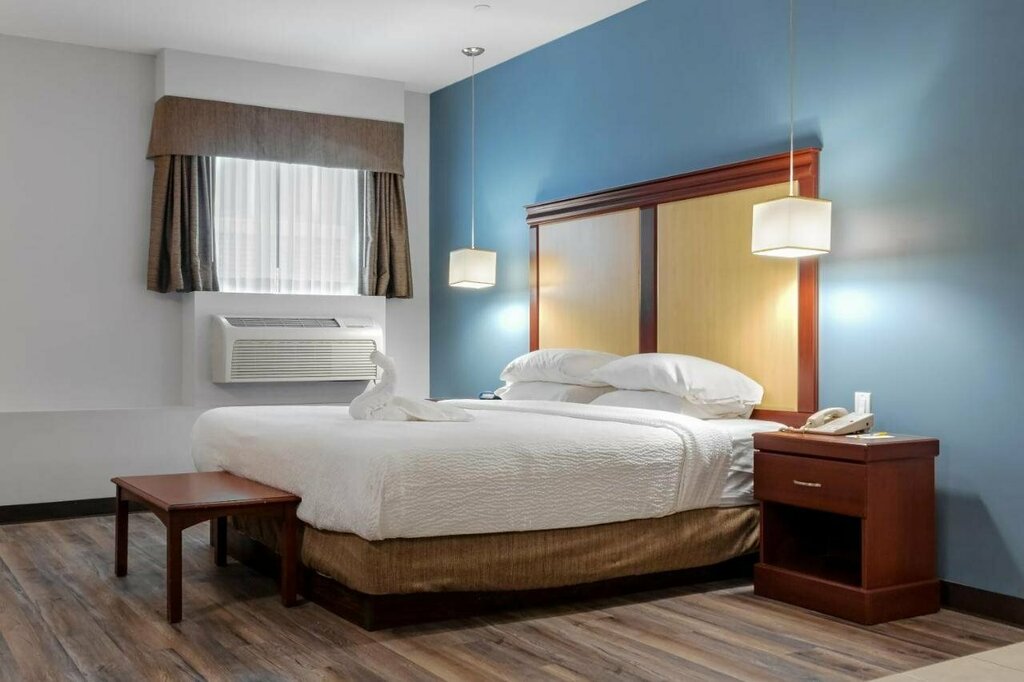 Premier Inn & Suites - Downtown Hamilton