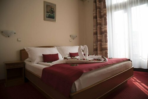 Hotel Kasina, Забронировать Отель Отели Белграда с бассейном, рядом с Парк Тасмадан, Бассейн