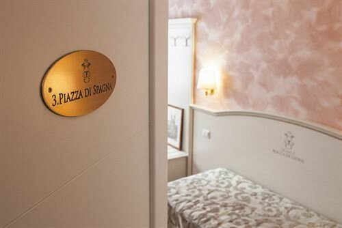 Relais Bocca di Leone, Забронировать Гостевой дом Спанья Рим