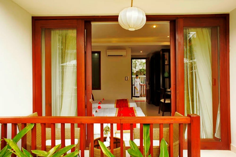 Vinh Hung Emerald Resort