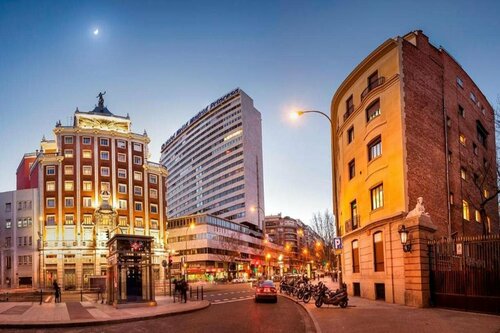 Melia Madrid Princesa, Забронировать Отель Отели Мадрида с бассейном, рядом с Сан Бернардо, Бассейн