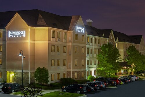 Staybridge Suites Lincolnshire by IHG, Забронировать Отель Отели Линкольншир с парковкой, рядом с Par-King Skill Golf, Парковка