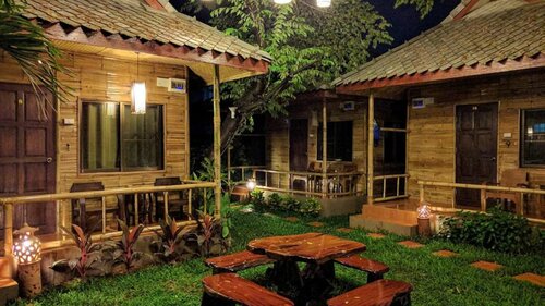 Boutique Hotel & Restaurant, Jaidee Bamboo Huts, Забронировать Отель Отели провинции Чианг Мая с парковкой, Парковка