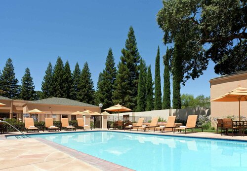 Courtyard Sacramento Airport Natomas, Забронировать Отель Отели Сакраменто 3 звезды, рядом с Discovery Park, 3*