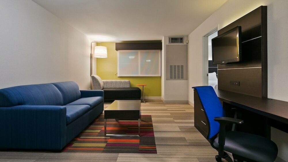 Holiday Inn Express & Suites