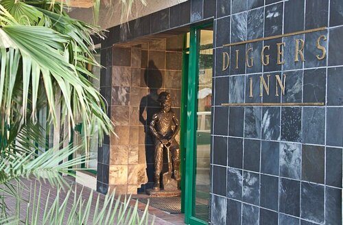 Diggers Inn, Забронировать Отель Франсистаун Ботсвана, рядом с Grand Plaza Mall Francistown