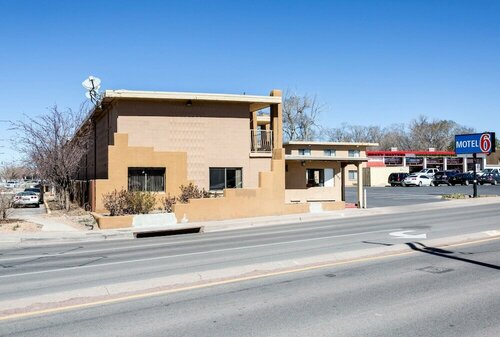 Motel 6 Santa Fe Plaza - Downtown #4573, Забронировать Мотель Отели Санта-Фе с парковкой, рядом с Музей насекомых Harrell House of Natural Oddities and Bug Museum, Парковка