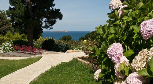 Hôtel Les Costans, The Originals Relais, Забронировать Отель Перрос-Гирек Granit Rose Coast, рядом с Пляж г. Перрос-Гирек