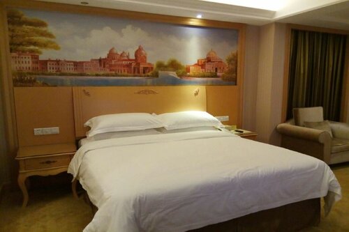 Vienna International Hotel (Shenzhen Qianhai Happy Bay Hotel), Забронировать Отель Баоань 