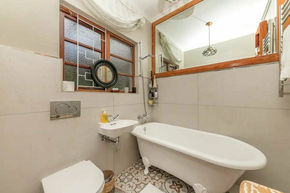 Vintage Apartment With a Peaceful Garden