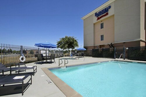 Fairfield Inn & Suites Fresno Clovis, Забронировать Отель Фресно штат Калифорния