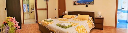 Casa Teresella, Забронировать Отель Отели Неаполя с парковкой, рядом с Bourbon Tunnel, Парковка