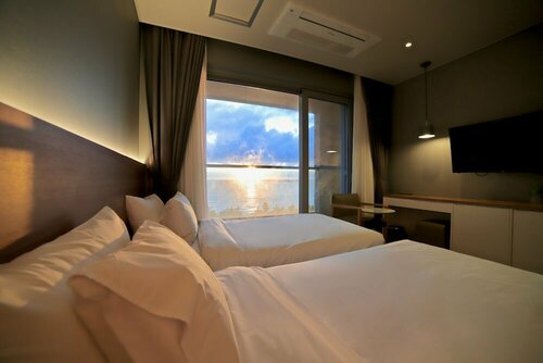 Hound The Blue Hotel, Забронировать Отель Каннын Канвондо
