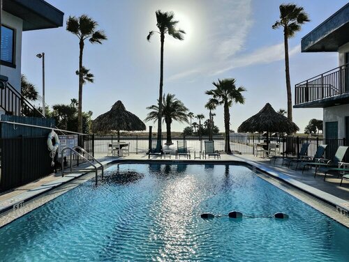 Tahitian Beach Resort, Забронировать Курортный отель Треже-Айленд Сент-Пит-Бич