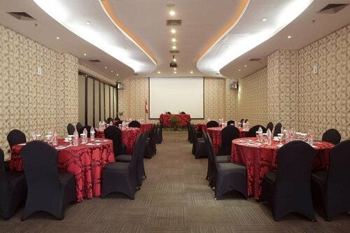 Grand Edge Hotel Semarang - CHSE Certified, Reserva ahora Hotel Hoteles de negocios en Semarang, 4* 5*
