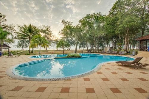 Suria Cherating Beach Resort, Boek Hotel Hotels in Balok met zwembad, Zwembad