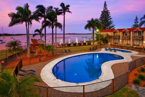 Comfort Resort Waters Edge, Забронировать Курортный отель Порт-Маккуори Northern Rivers, рядом с Культурный центр Glasshouse