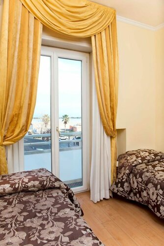 Hotel City, Varaa Hotelli Hotellit Rooma uima-altaalla, Uima-allas