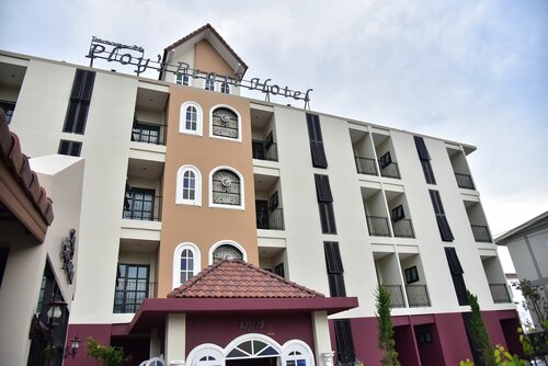 Ploy's Pearl Hotel, Забронировать Отель Отели Сурат Тхани с парковкой, Парковка