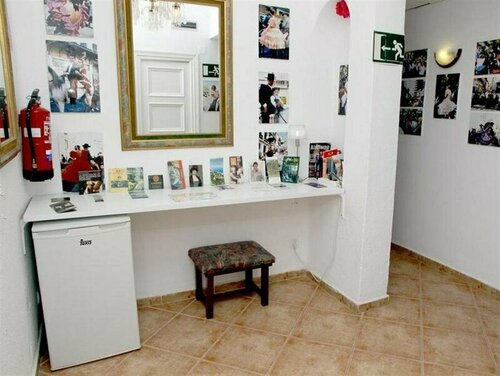 Hostal La Palma, Забронировать Отель Малага - центр Малага, рядом с Центр Помпиду в Малаге
