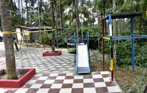 Coorg Gateway Resort, Varaa Lomakeskus Hotellit Coorg uima-altaalla, Uima-allas