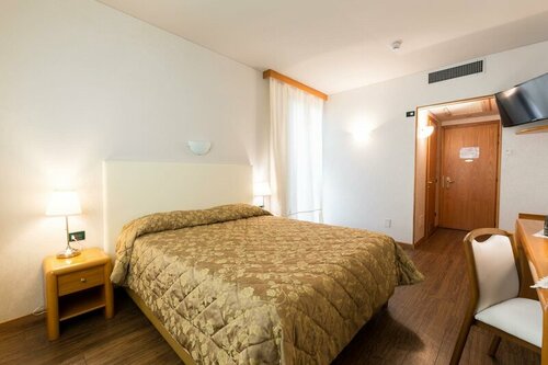 Hotel Aquila DOro Desenzano, Забронировать Отель Бизнес-отели Дезенцано-дель-Гарды, 4* 5*