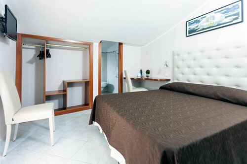 Hotel San Giacomo, Забронировать Отель Ассизи Умбрия, рядом с Церковь Святой Клары