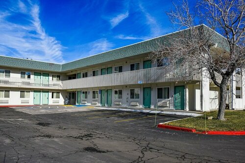 Motel 6-South Lake Tahoe, CA, Забронировать Мотель Саут-Лейк-Тахо South Lake Tahoe Area, рядом с Гольф-клуб Magic Carpet